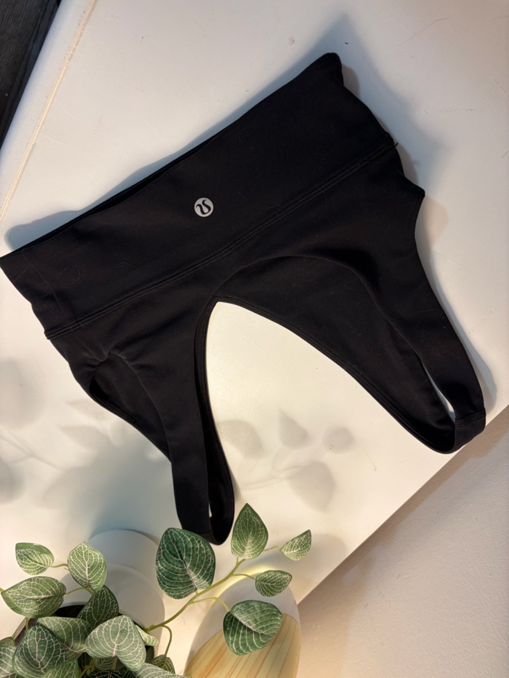 lululemon athletica Black V-Neck align bra - Picture 4 of 5